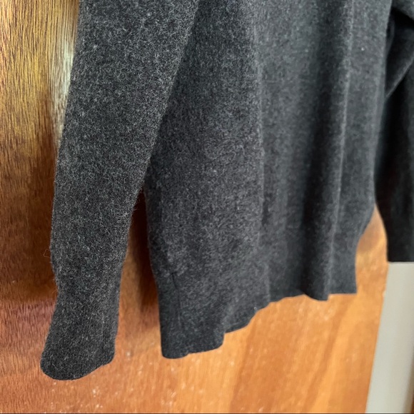 J Crew Merino Wool Grey Womens Sweater, tagged Size Large fits like Medium - Picture 3 of 8